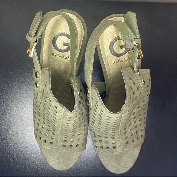 Guess Peep Toe Block Heels in Olive  - size 5.5 - Picture 3 of 8